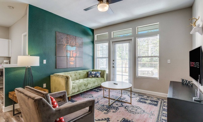 McNeil Apartamento | Gorgeous 2BR in Champion City 0530