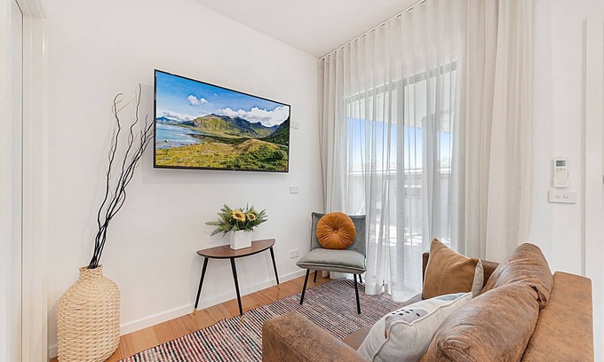 Carnegie Apartamento | Gorgeous 3-Bed House with Spacious Shared Backyard