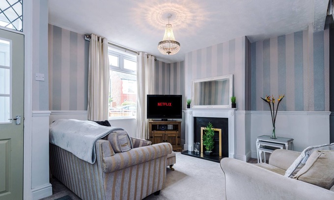 Wigan Casa | Gorgeous 3 bed terrace, Sleeping 4 people across 1 double &2 single bedrooms. FREE Wi-Fi &...