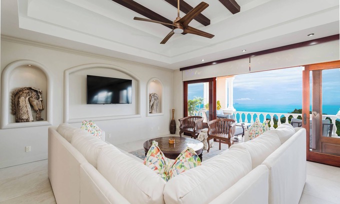 Cantón de Quepos Condominio | Gorgeous 3-bedroom Penthouse Condo with Panoramic Views!