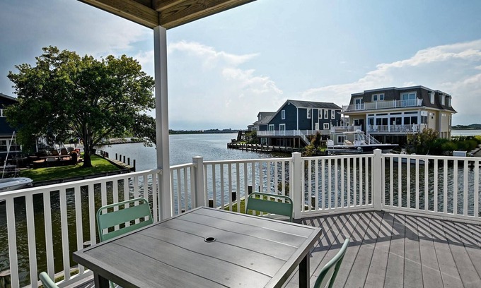 Fenwick Island Casa | Gorgeous 3 bedroom home off of the Bay in Fenwick Island! Sunset Views, Dock, Close to the Beach, WIFI!