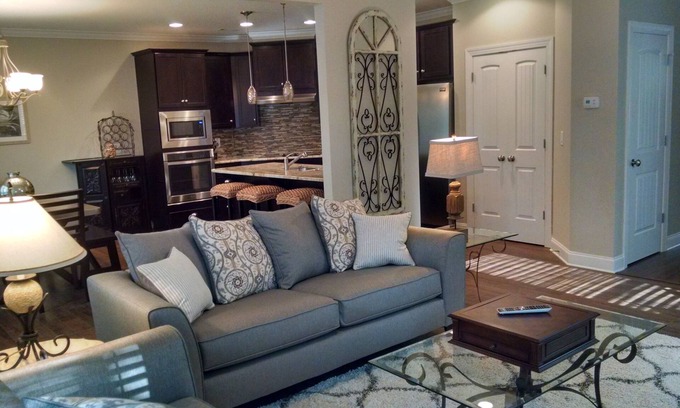 Tyrone Casa | MAGNÍFICA Townhome 3 dormitorio ubicado en lote residencial