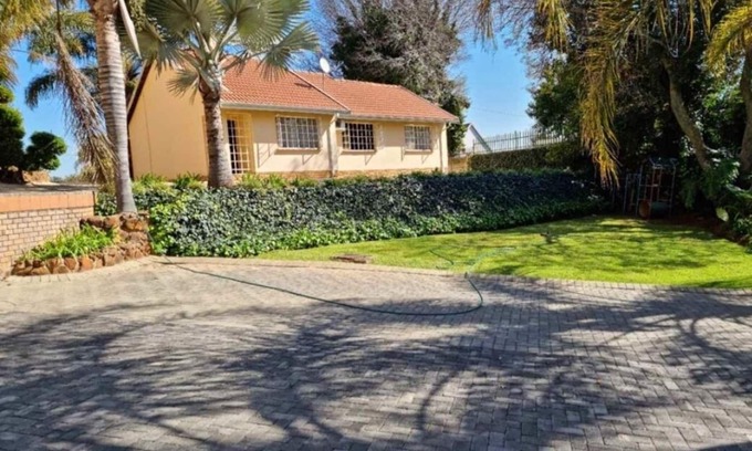 Greater Johannesburg Metropolitan Area Casa | Gorgeous 3 bedrooms house in a very quiet residential area 4 mins from Sandton..