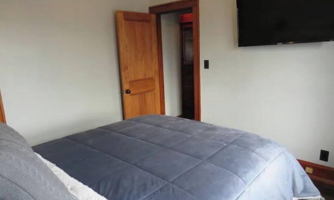 Wauwatosa Apartamento | Gorgeous 3 Bedroom Apartment w/ Free Parking