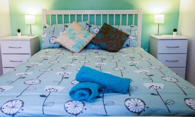Reading City Centre Cabaña | Gorgeous 3-Bedroom Cottage by the river in Reading