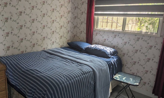 Northwest Calgary Casa | Gorgeous 3-bedroom house with AC and Hot tub for rent