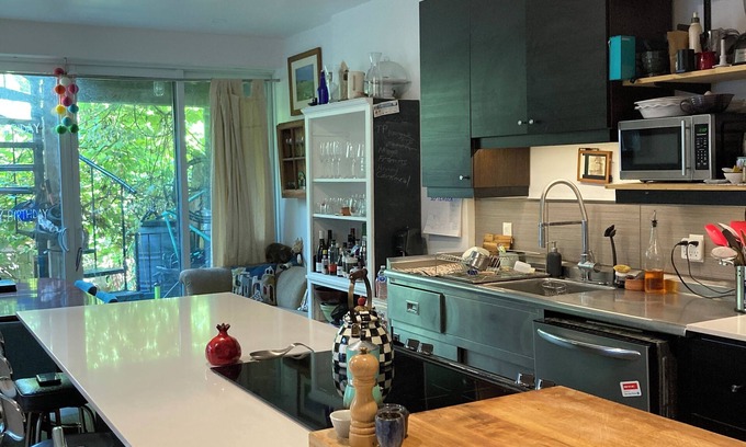 Little Portugal Casa | Gorgeous 3 bedroom in West-End Toronto, Close to U of Toronto, TMU
