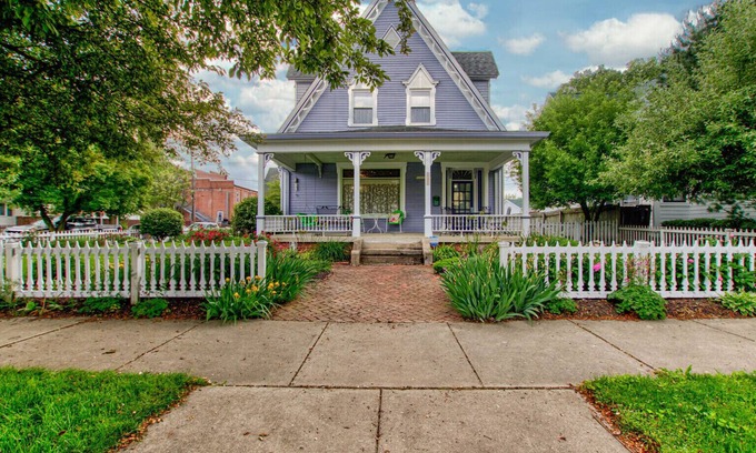 Noblesville Casa | Gorgeous 3-bedroom home in downtown Noblesville