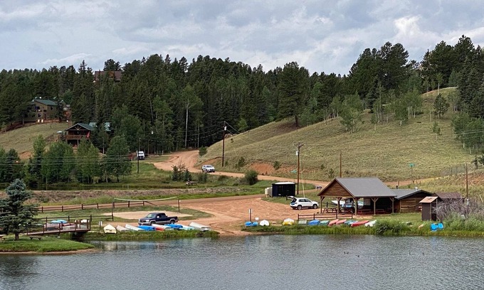 Spring Valley Casa | *Gorgeous 3bdrm Cabin Sleeps 12 on a Private Lake*