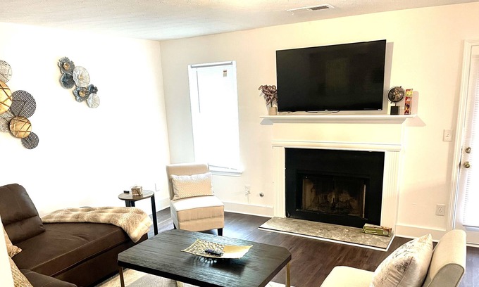 Riverdale Casa | Gorgeous 3BR/2.5BA Home 10mi from Atlanta Airport!