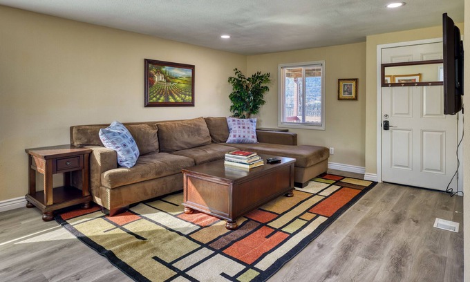 Pleasanton Casa | Gorgeous 3BR House for Refreshment & Relaxation!