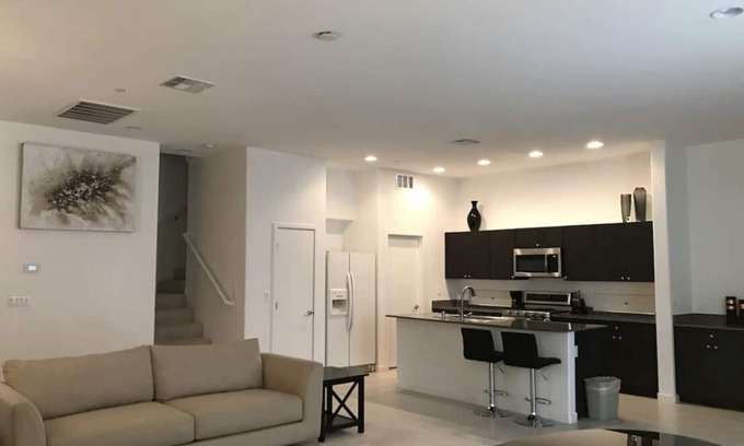 North Las Vegas Casa | Gorgeous 4 bedroom home with 2 master bedrooms