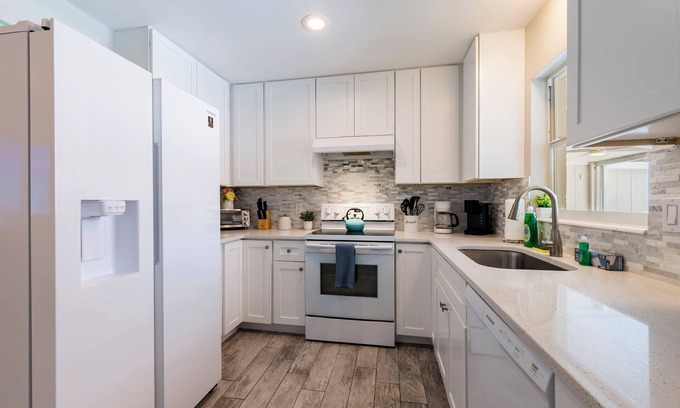 Bayshore Gardens Casa | Gorgeous 4-bedroom Pool House in Bradenton with WiFi and AC