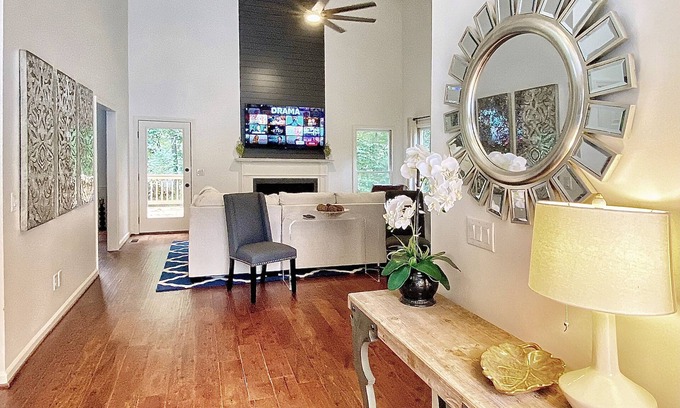 Alpharetta Casa | Gorgeous 4 BR Home - 1.5 mi from DT Alpharetta and Avalon