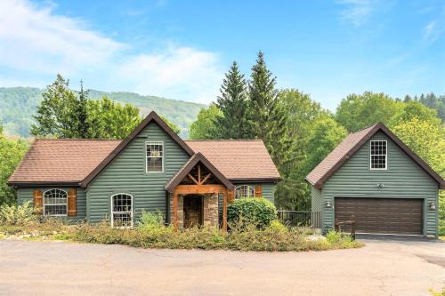 Ellicottville Chalet De Esquí | Gorgeous 5 Bdr with Hot Tub - Walk to Holi-Mont!