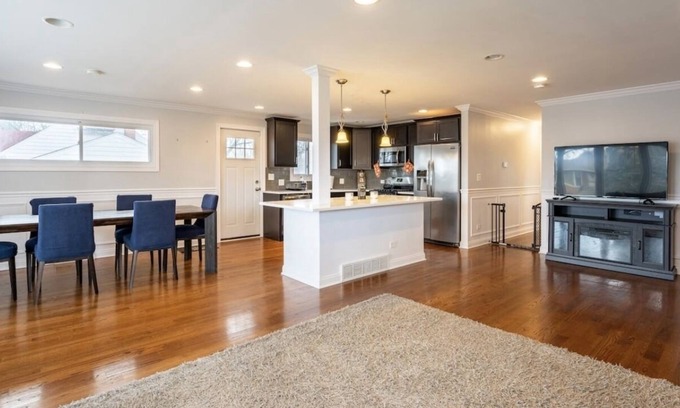South Holland Casa | Gorgeous 5-bedroom home w/ POOL & Vehicle rental