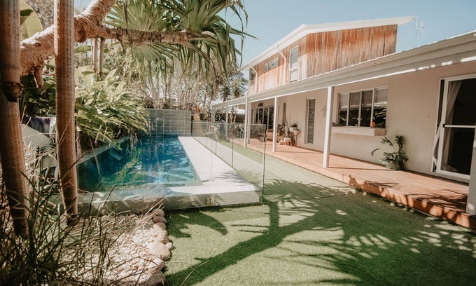 Marcoola Casa | Gorgeous 5 bedroom beach house. Dog/Kid Friendly.