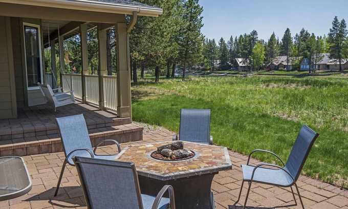 Three Rivers Casa | Gorgeous 5-Bedroom family friendly home with Hot Tub! Perfect for kids and pups!