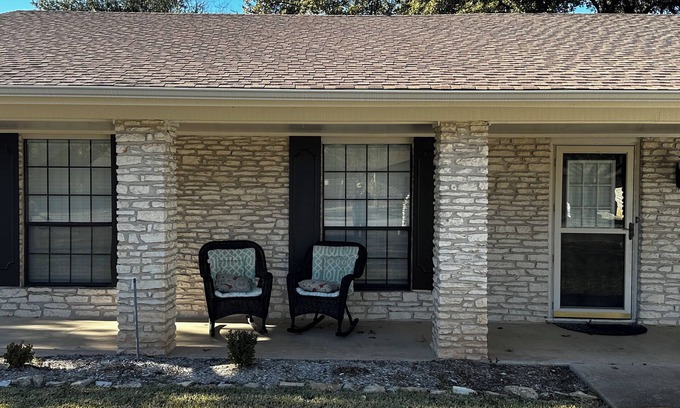 Round Rock West Casa | Gorgeous 5-bedroom House in Established Round Rock Neighborhood