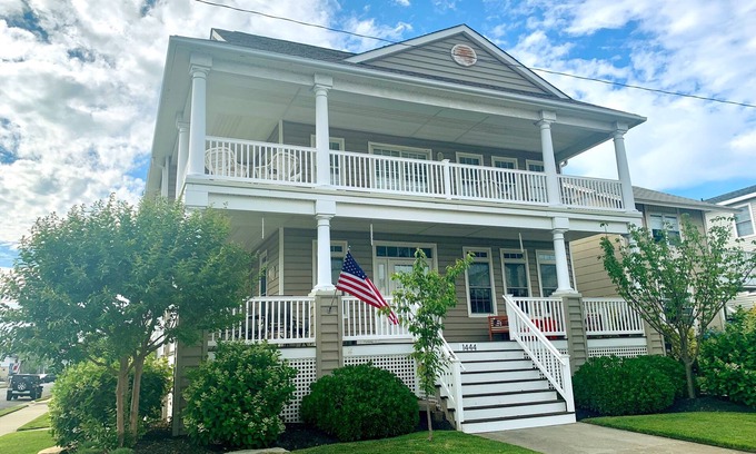 North End Condominio | Gorgeous 5BR 3BA home, close to beach, town + playground; full linen service