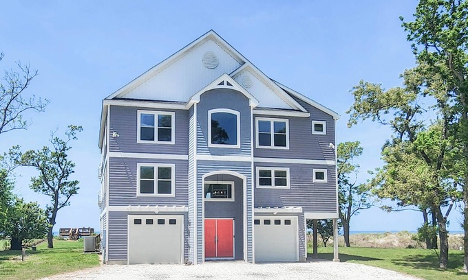 Bay Ridge Casa | Gorgeous 6 Bed, 5 Bath Beachfront Home With Private Beach!