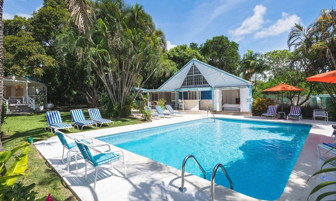 Speightstown Villa | Gorgeous 6 bedroom villa 4 mins walk to Mullins beach with private garden & pool