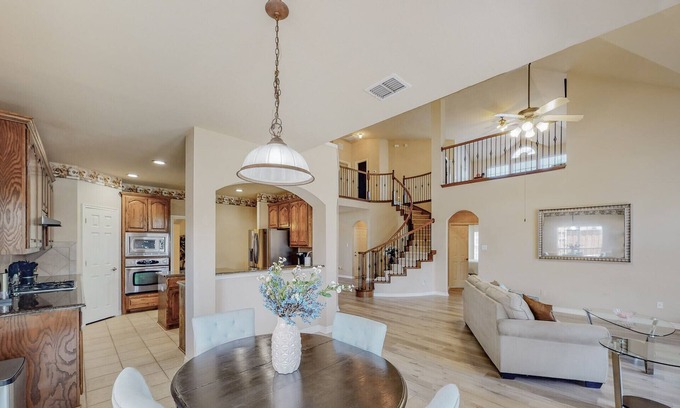 Murphy Casa | Gorgeous 6 Bedroom Plano Home