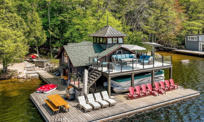 Port Carling Villa | ¡Hermosa cabaña de 6 dormitorios y 3 baños en el lago Muskoka!