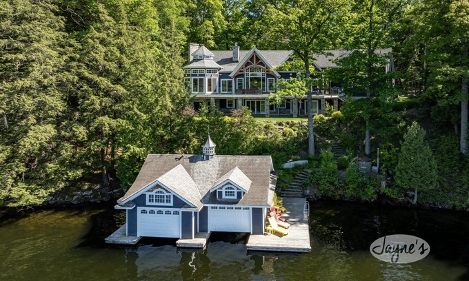 Muskoka Lakes Cabaña | Hermosa cabaña familiar de 8 dormitorios y 6 baños en el lago Rosseau. Habitación Muskoka! ¡Mesa de billar!
