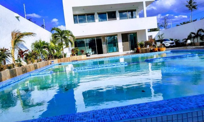 Alfredo V. Bonfil Casa | Gorgeous 5 Bedroom Oasis