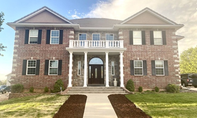 Cedar City Casa | Gorgeous 8-Bedroom Mansion with Private Pool in Cedar City