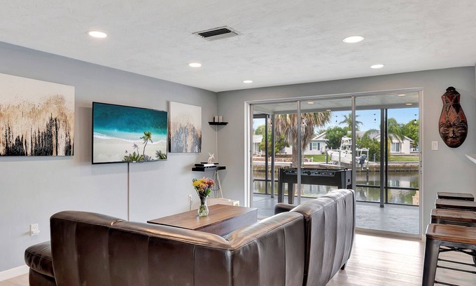 Gulf Harbors Casa | Gorgeous and Peaceful House by the Water