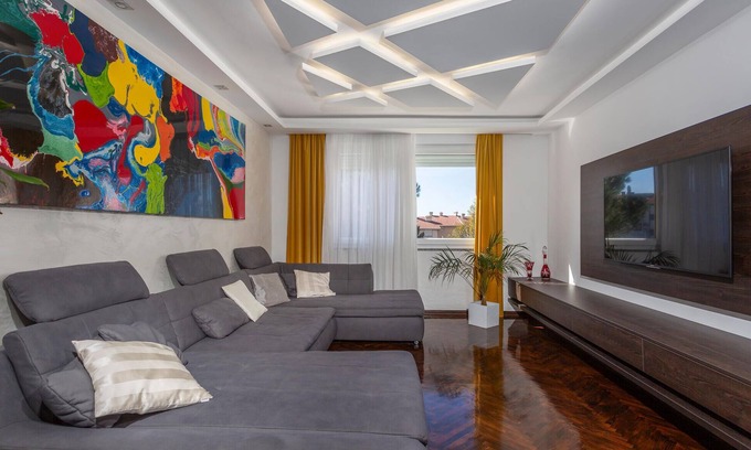 Sarsoni Apartamento | Precioso apartamento en Rijeka con WiFi