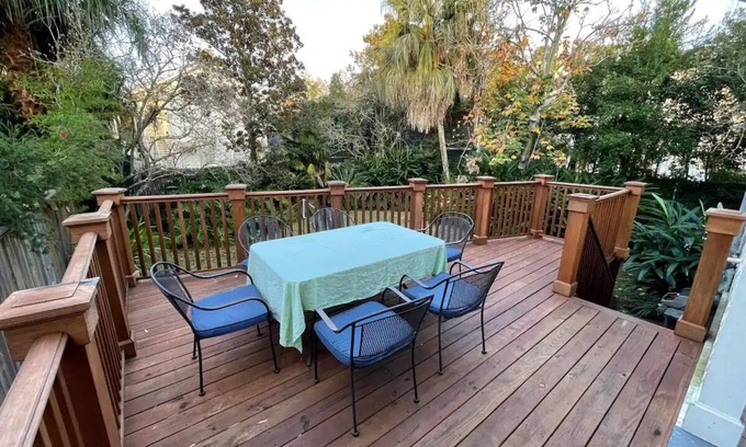 Audubon Casa | Gorgeous Audubon Park Home Ideal for Mardi Gras!