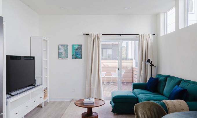 West Woodland Casa | Gorgeous Ballard 2BR w/ Rooftop Patio, near Shops & Food, by Blueground