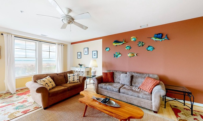 Sandbridge Condominio | Gorgeous bay-view condo with grills, pool, gym & balcony