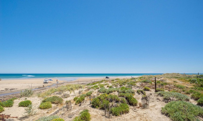 Moana Casa | Gorgeous Beach and Ocean Views - Located right on the Beach