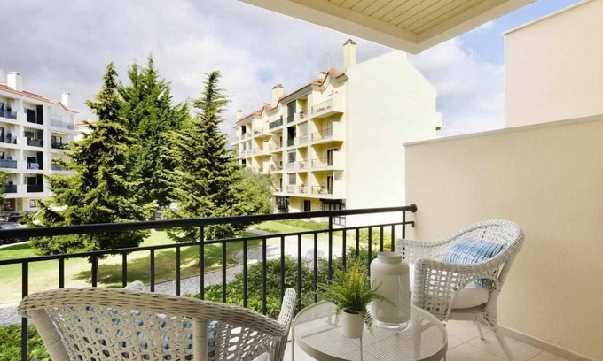 Lombos Apartamento | Classy Beach Flat 2BR Playa de Carcavelos - CheckinHome