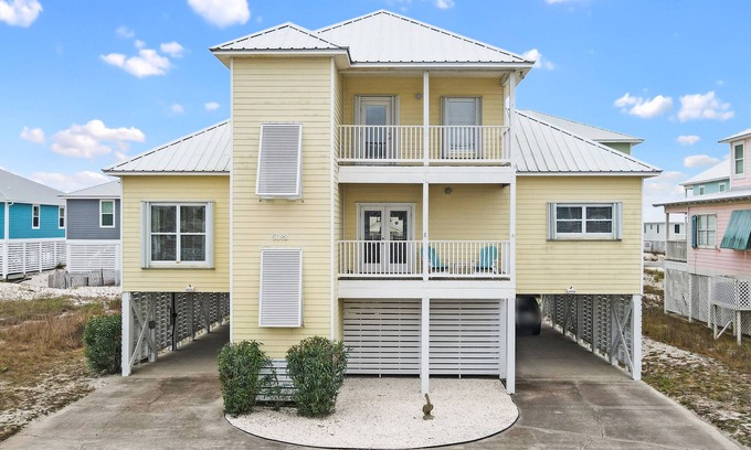 Morgantown Casa | Gorgeous beach getaway! Spacious 5 bd, 5 bath, with parking.