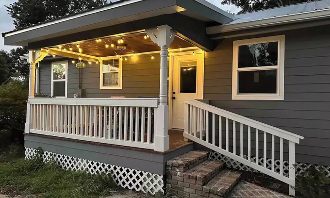 Biloxi Casa | Gorgeous Beach House. Monthly Availability. Keesler KAFB & Per Diem welcomed.