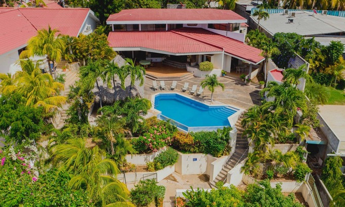 Pochomil Casa | Gorgeous BEACHFRONT villa,6Bedrooms,Pool,OceanView