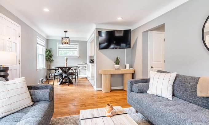 Berkley Casa | Gorgeous Berkley 3BR/2.5BA Home w/ Loft Suite