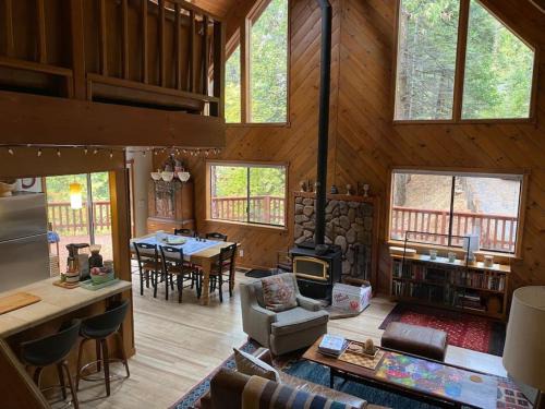 Arnold Casa | Gorgeous cabin in BLS with EV Chgr, Pool Access and Gameroom