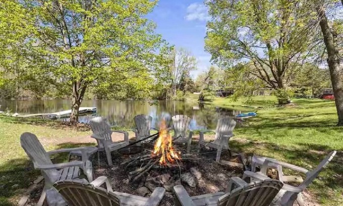Butte Des Morts Casa | Gorgeous Cabin Vibes Home w/Pond! Close To Lake! 4-bedroom house in Oshkosh