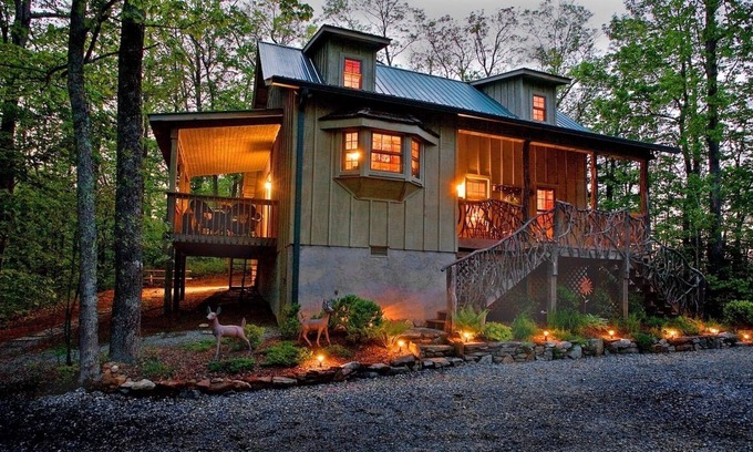 Lake Toxaway Cabina | Gorgeous Cabin w/ Wi-Fi + Hot Tub