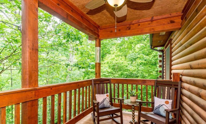 Lake Lure Cabina | Gorgeous Cabin with Access to Upper Hickory Nut Lake, Central Lake Lure Location
