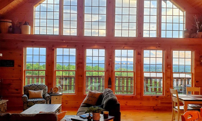 Newport Casa | Gorgeous Cabin With Amazing Views of the Smokies