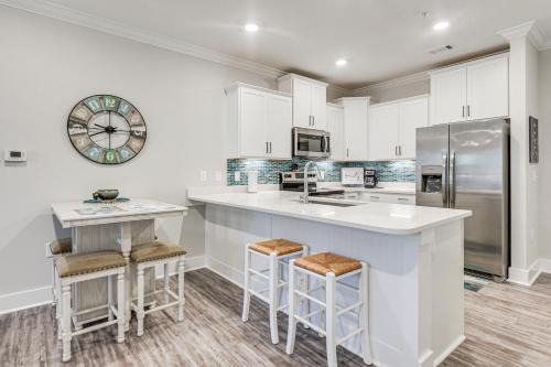 Calabash Apartamento | Gorgeous Calabash Condo with Balcony and Pool Access!