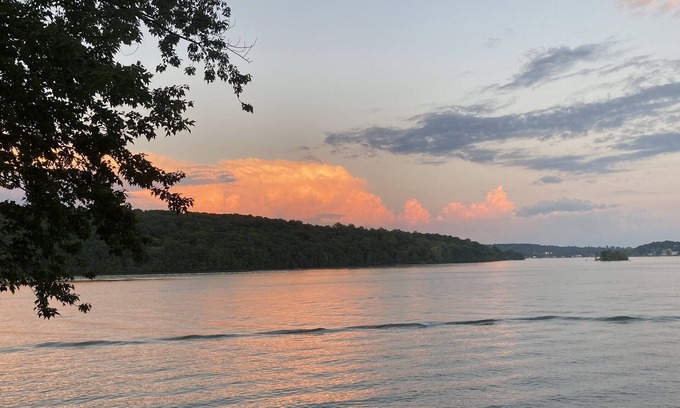 New Fairfield Casa | Gorgeous Candlewood Lake Lake House