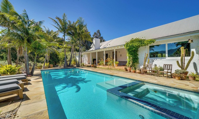 Carpinteria Casa | Gorgeous Carpinteria Home: Pool, Spa, Fireplaces!